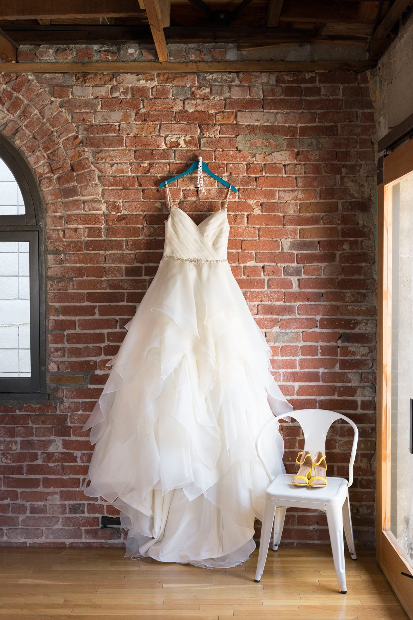 Confetti Wedding Styled Shoot: Vibrant & Modern Wedding Inspiration