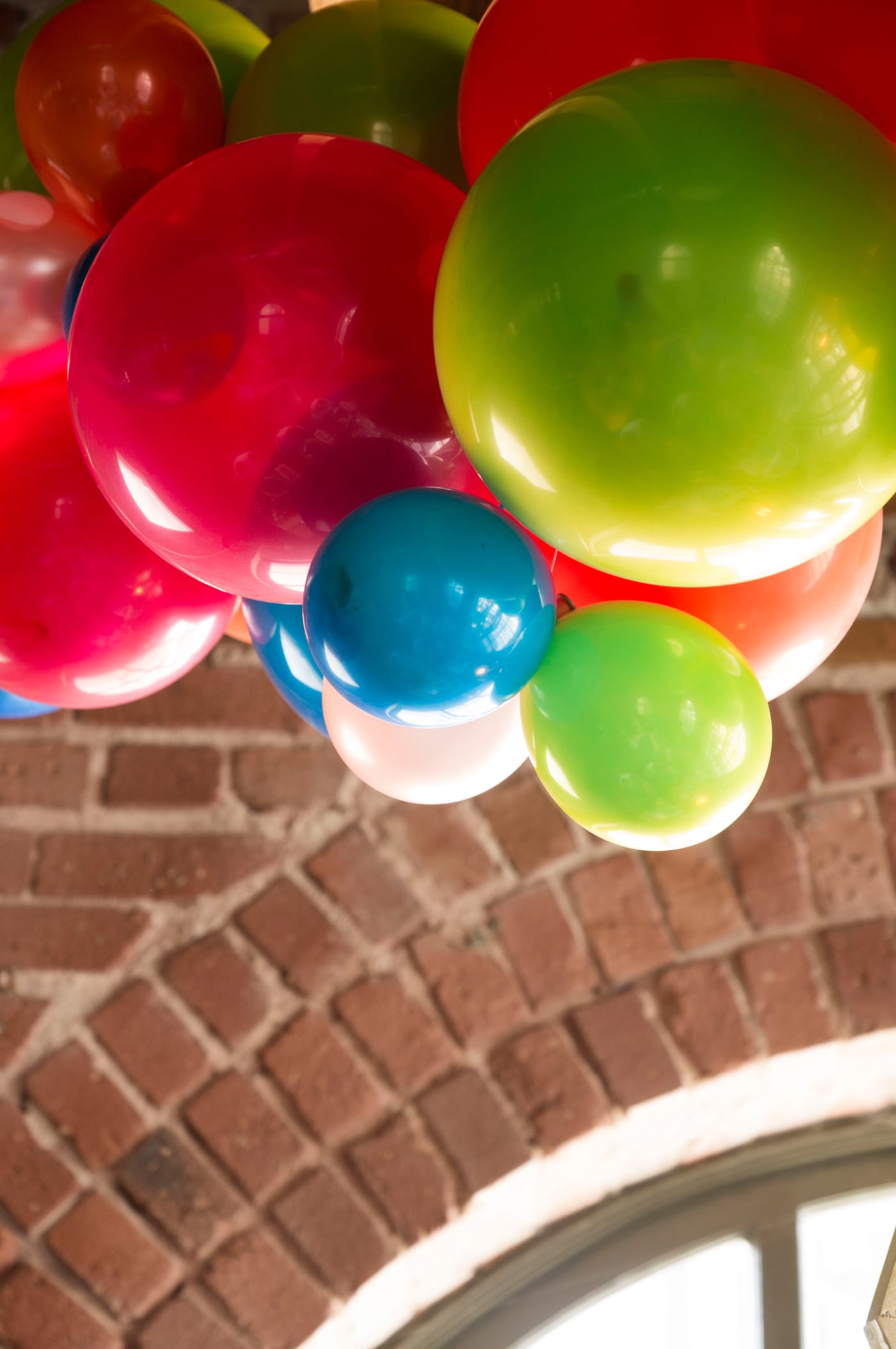 Confetti Wedding Styled Shoot: Vibrant & Modern Wedding Inspiration