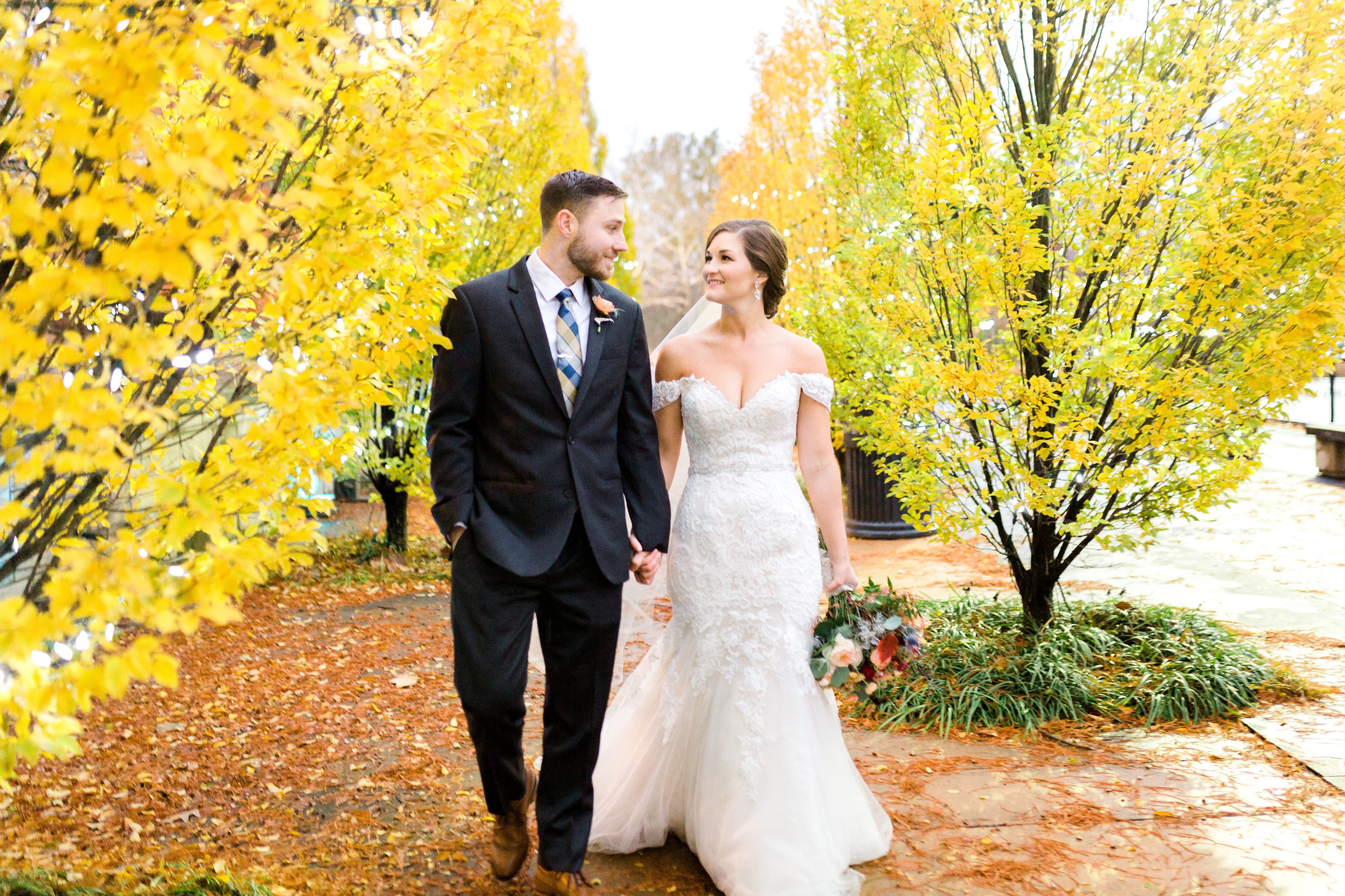 Cozy Fall Wedding: Bringing Romance & Fun to Life