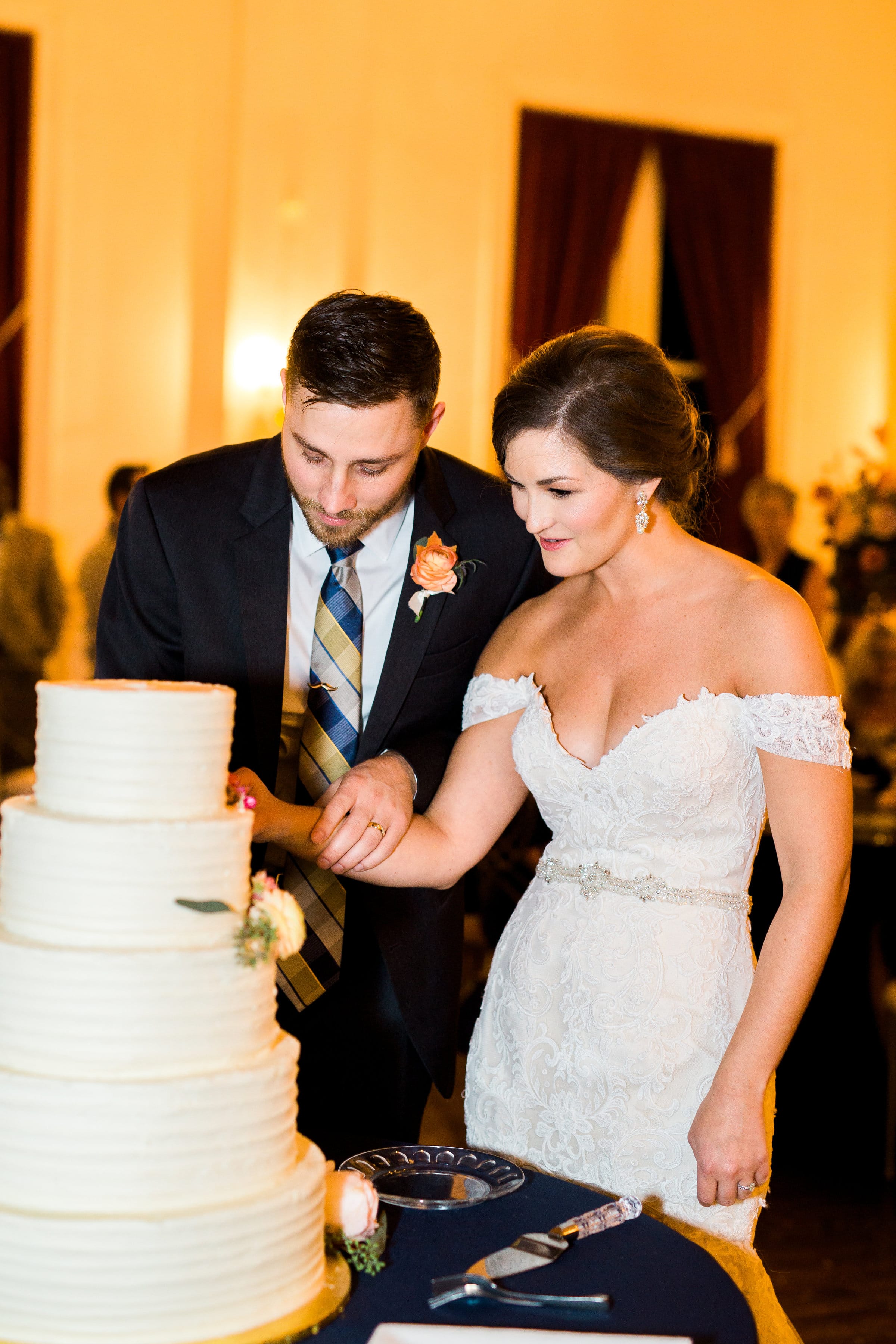 Cozy Fall Wedding: Bringing Romance & Fun to Life