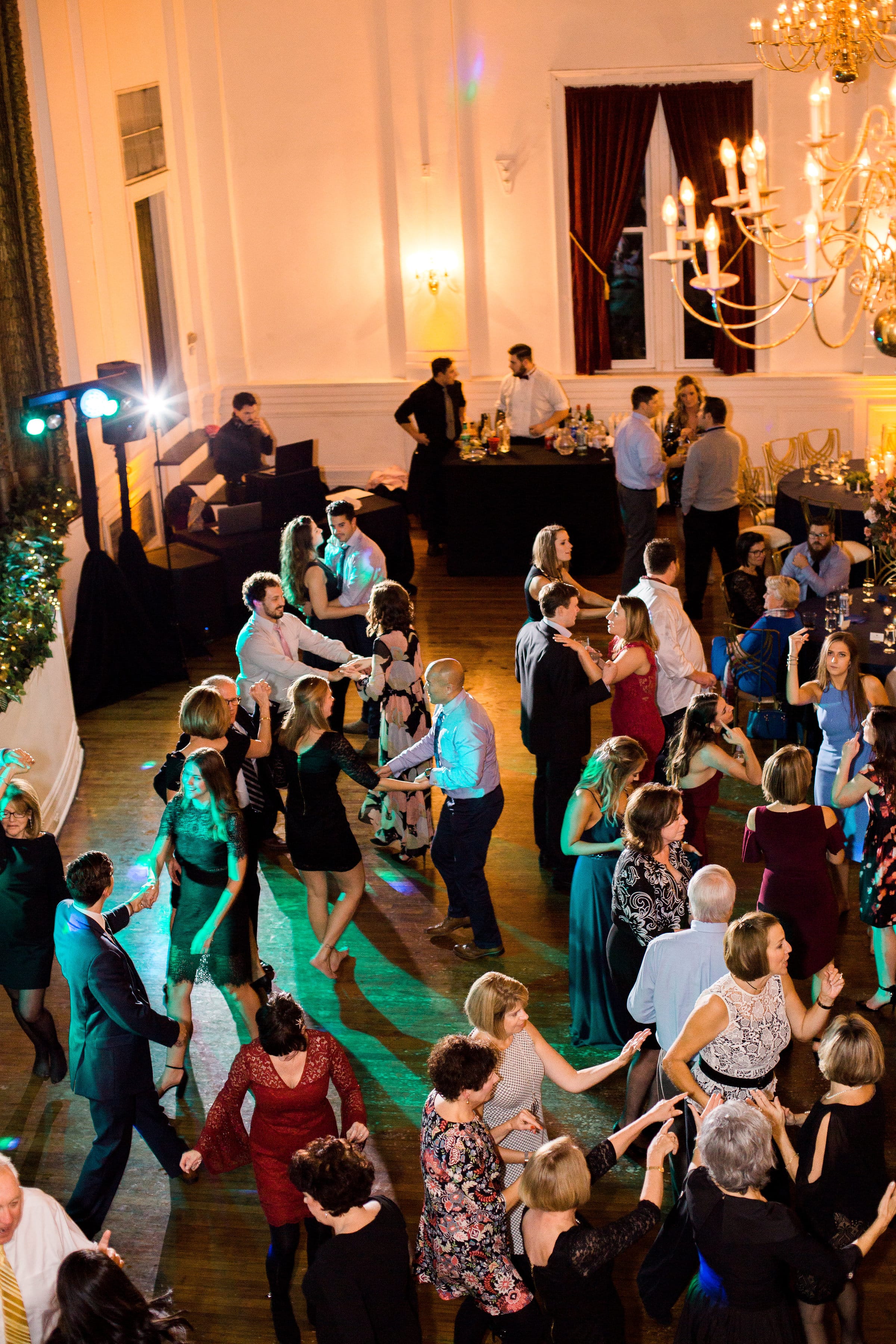 Cozy Fall Wedding: Bringing Romance & Fun to Life