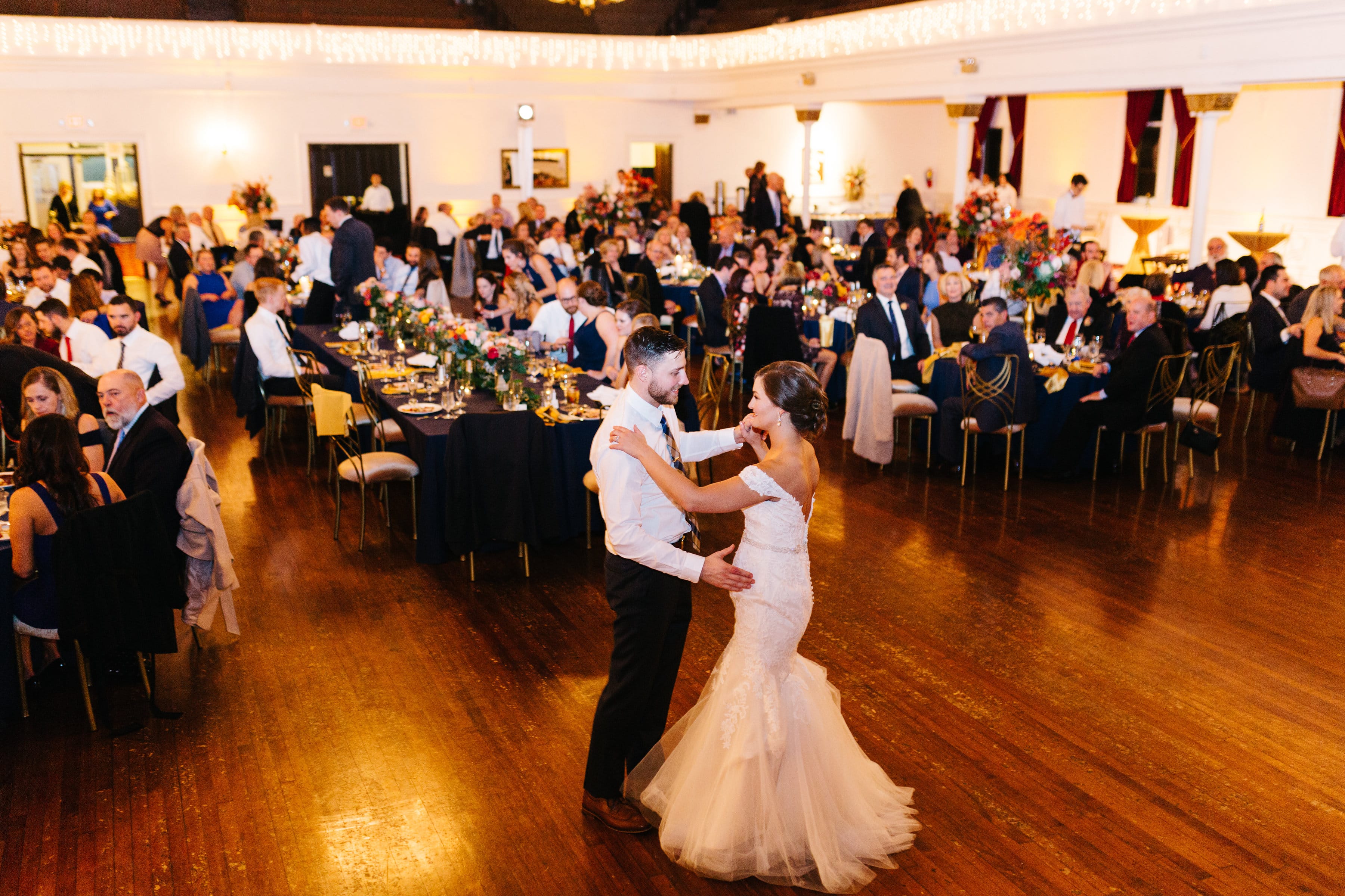 Cozy Fall Wedding: Bringing Romance & Fun to Life