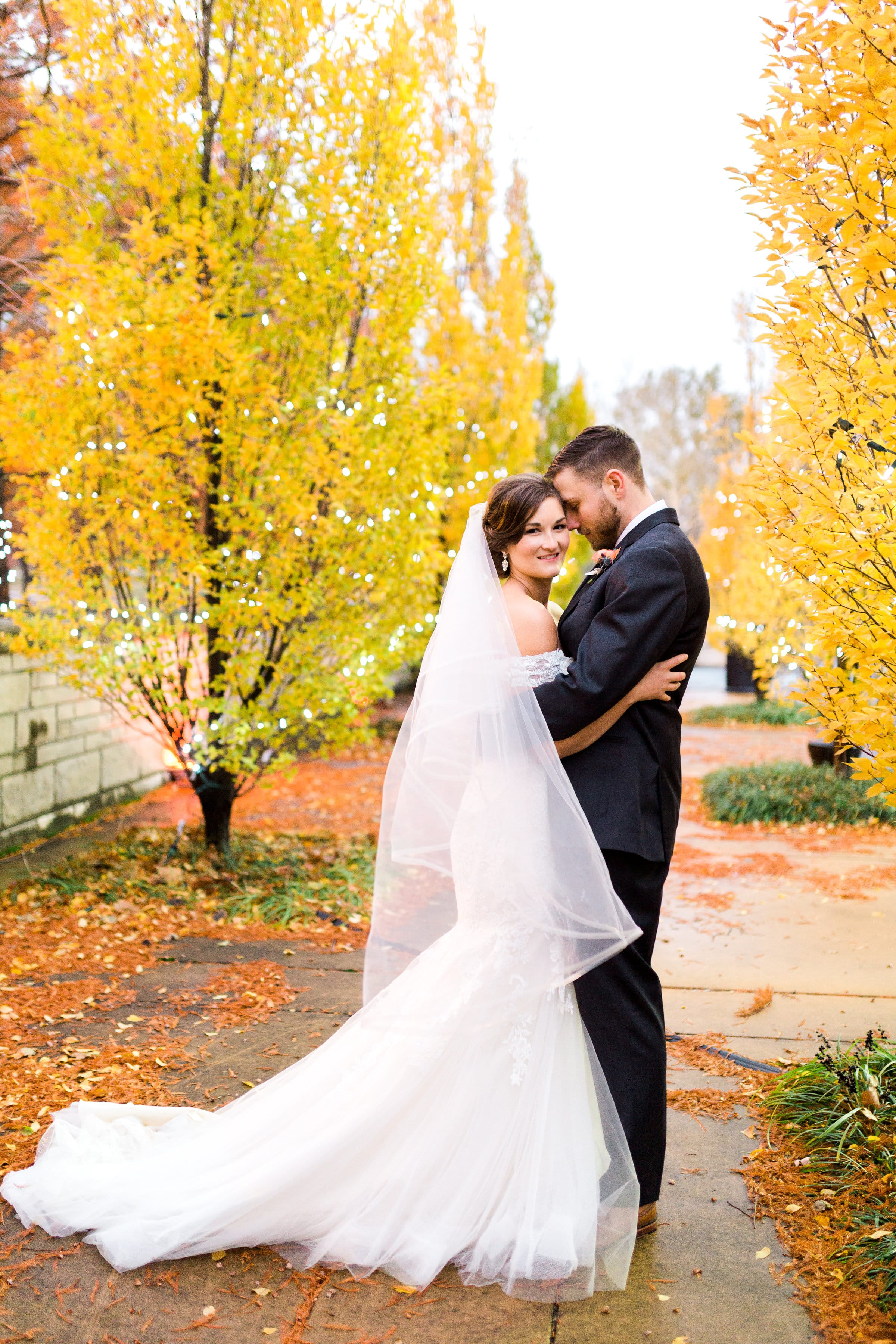 Cozy Fall Wedding: Bringing Romance & Fun to Life