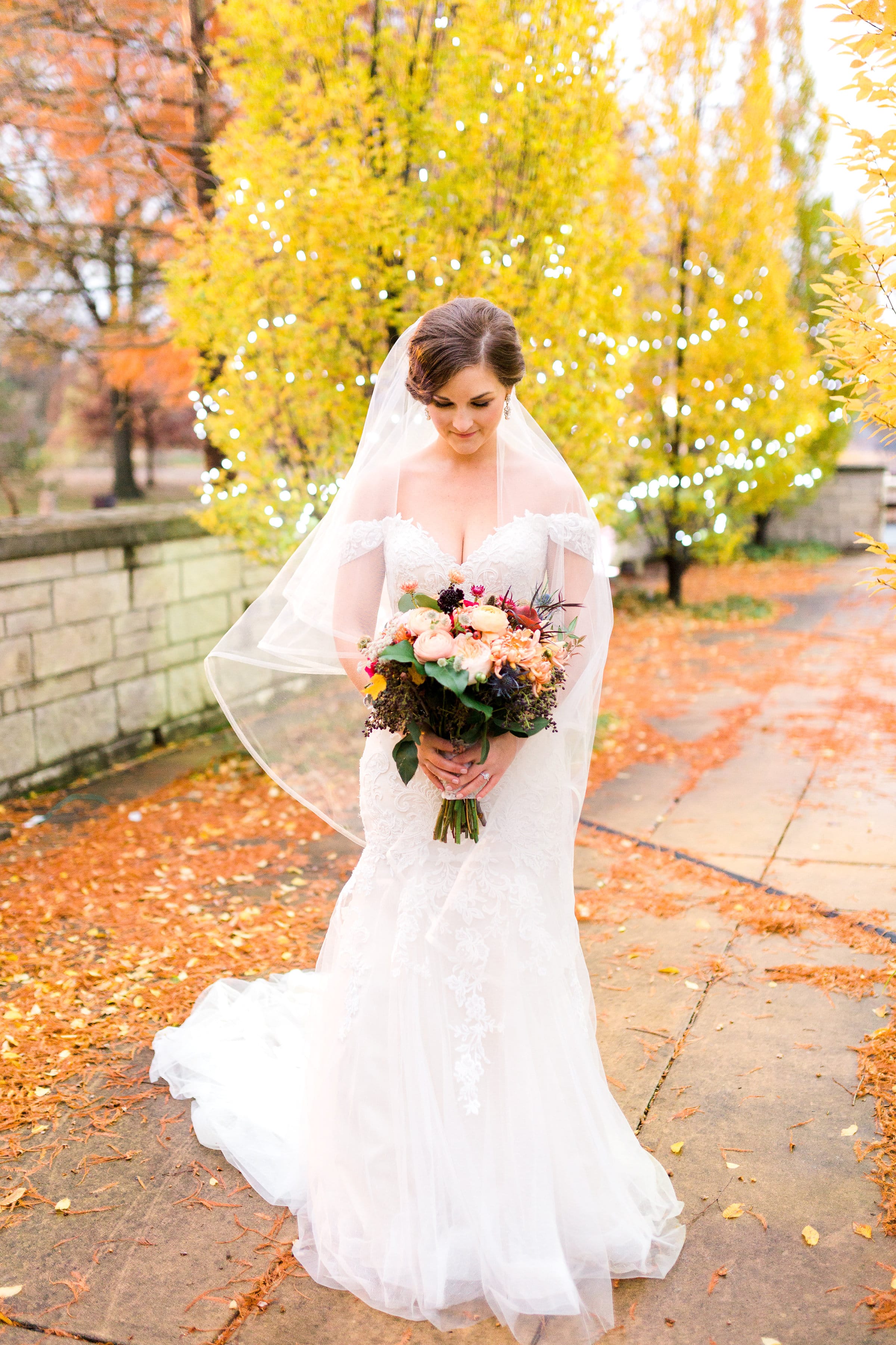 Cozy Fall Wedding: Bringing Romance & Fun to Life