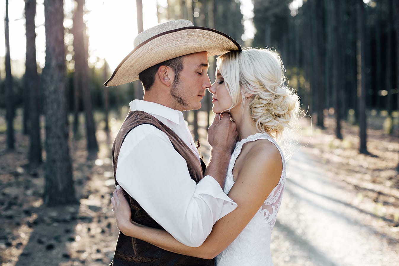 Lakeside Rustic Wedding Inspiration | Country Chic Details