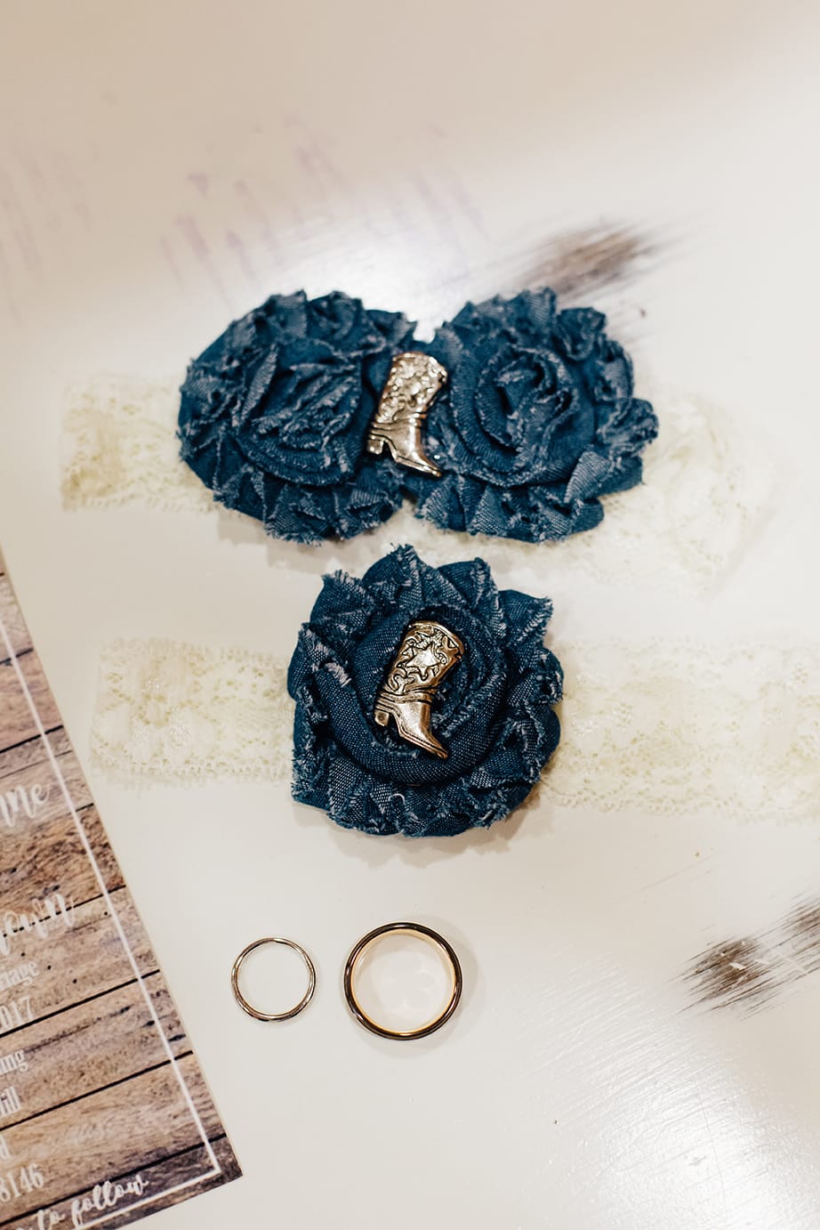 Lakeside Rustic Wedding Inspiration | Country Chic Details