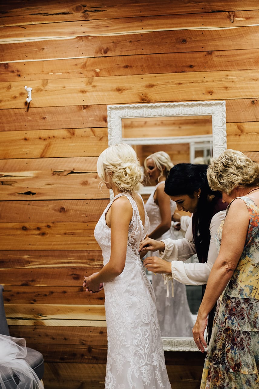 Lakeside Rustic Wedding Inspiration | Country Chic Details