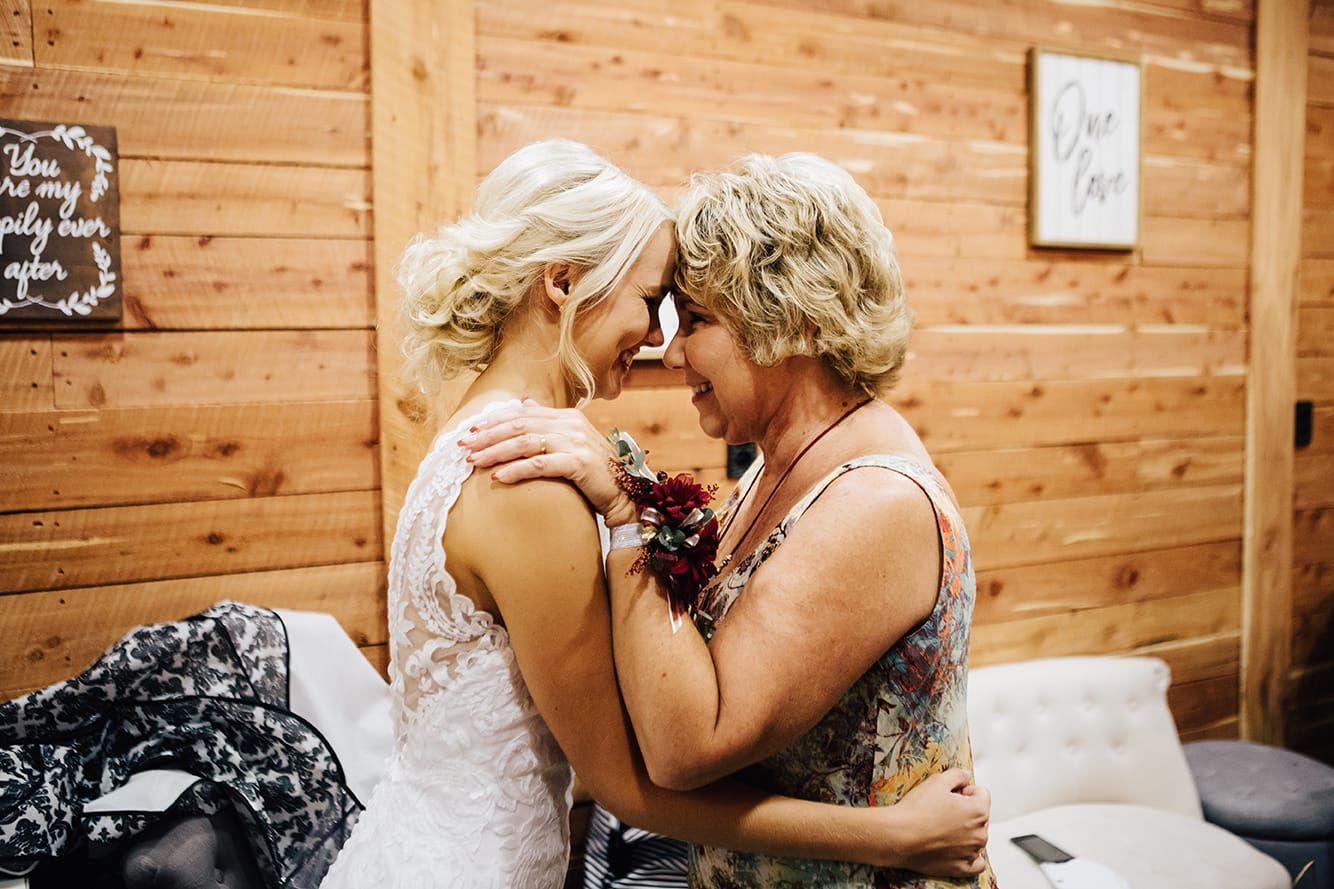 Lakeside Rustic Wedding Inspiration | Country Chic Details