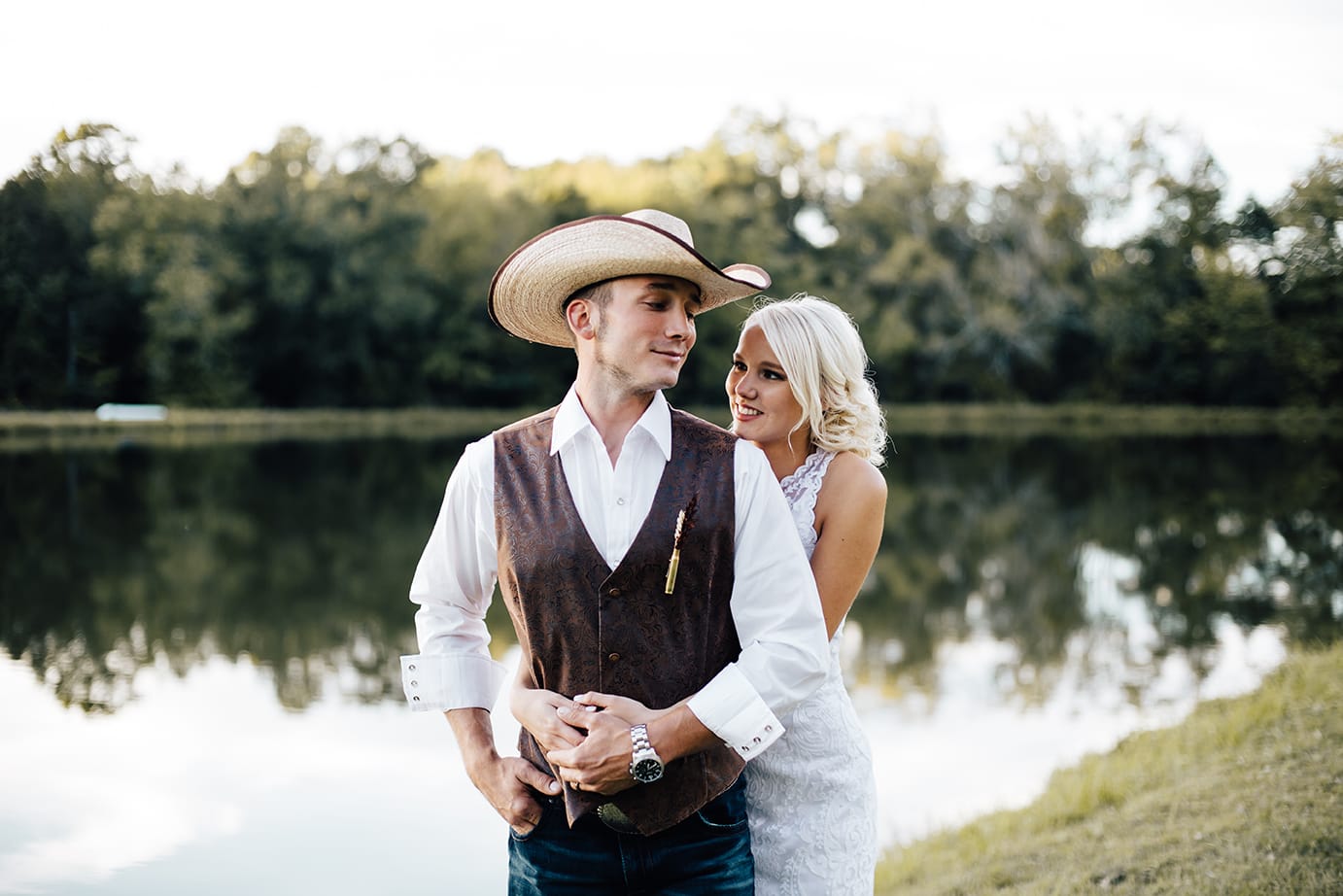 Lakeside Rustic Wedding Inspiration | Country Chic Details