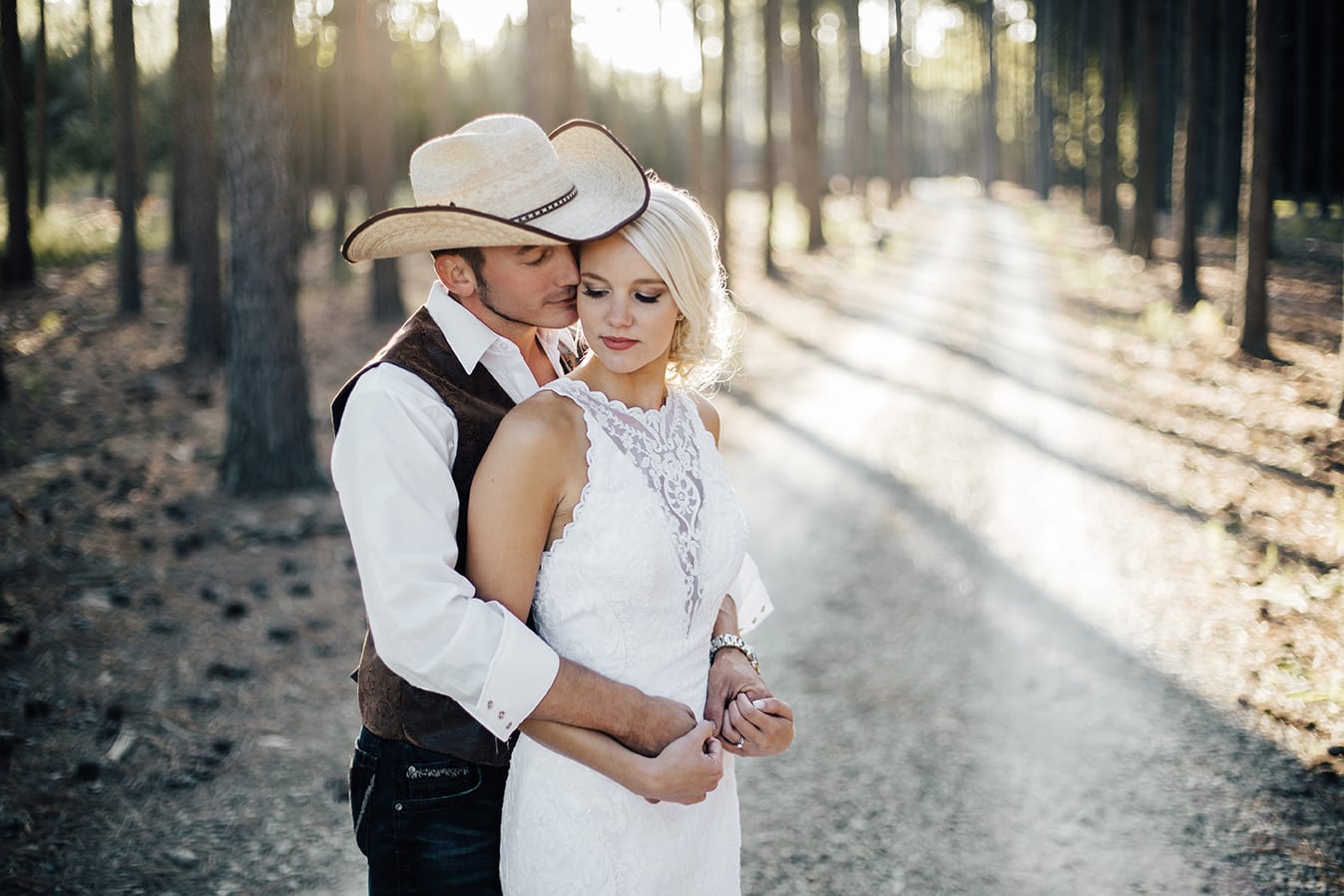 Lakeside Rustic Wedding Inspiration | Country Chic Details