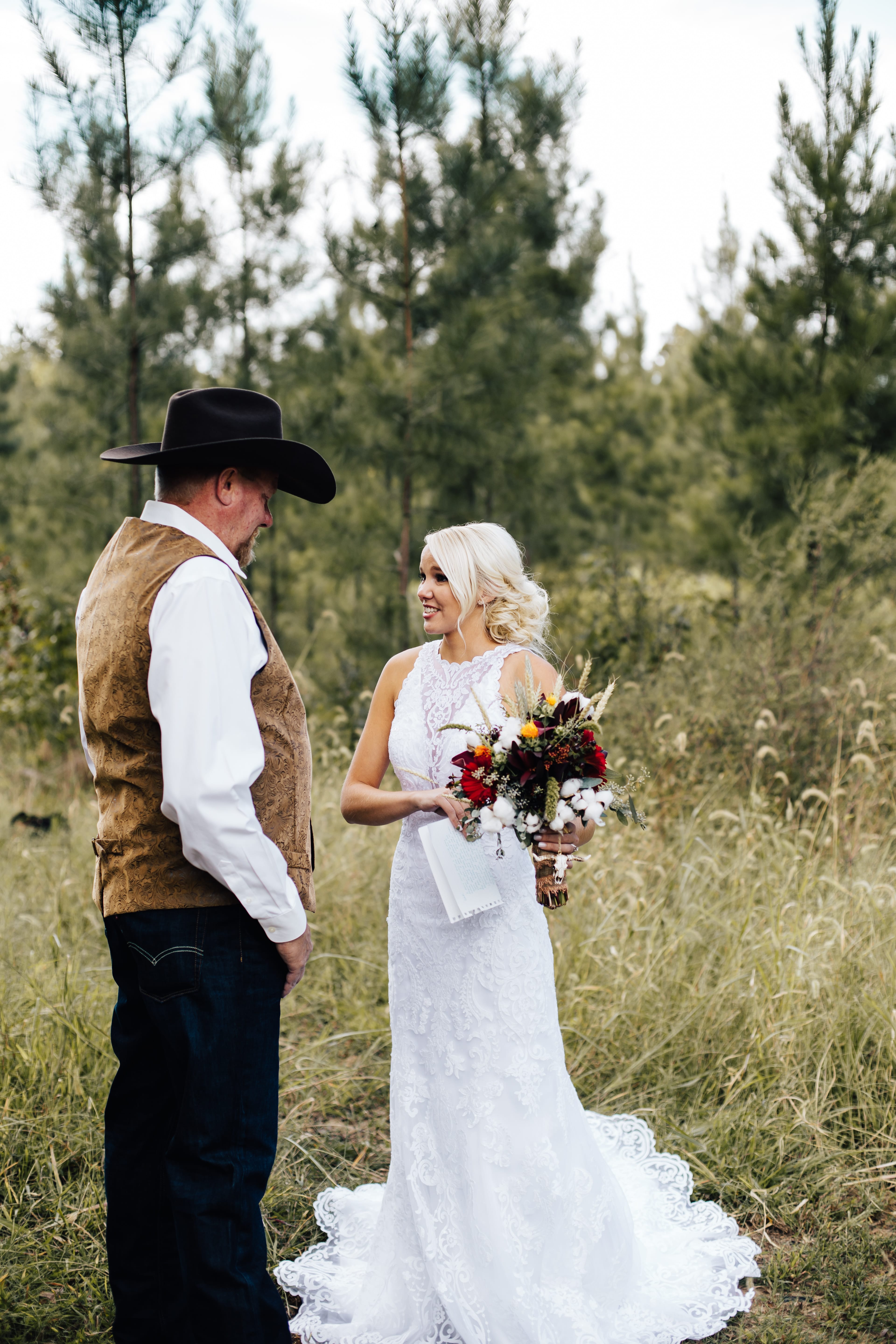 Lakeside Rustic Wedding Inspiration | Country Chic Details