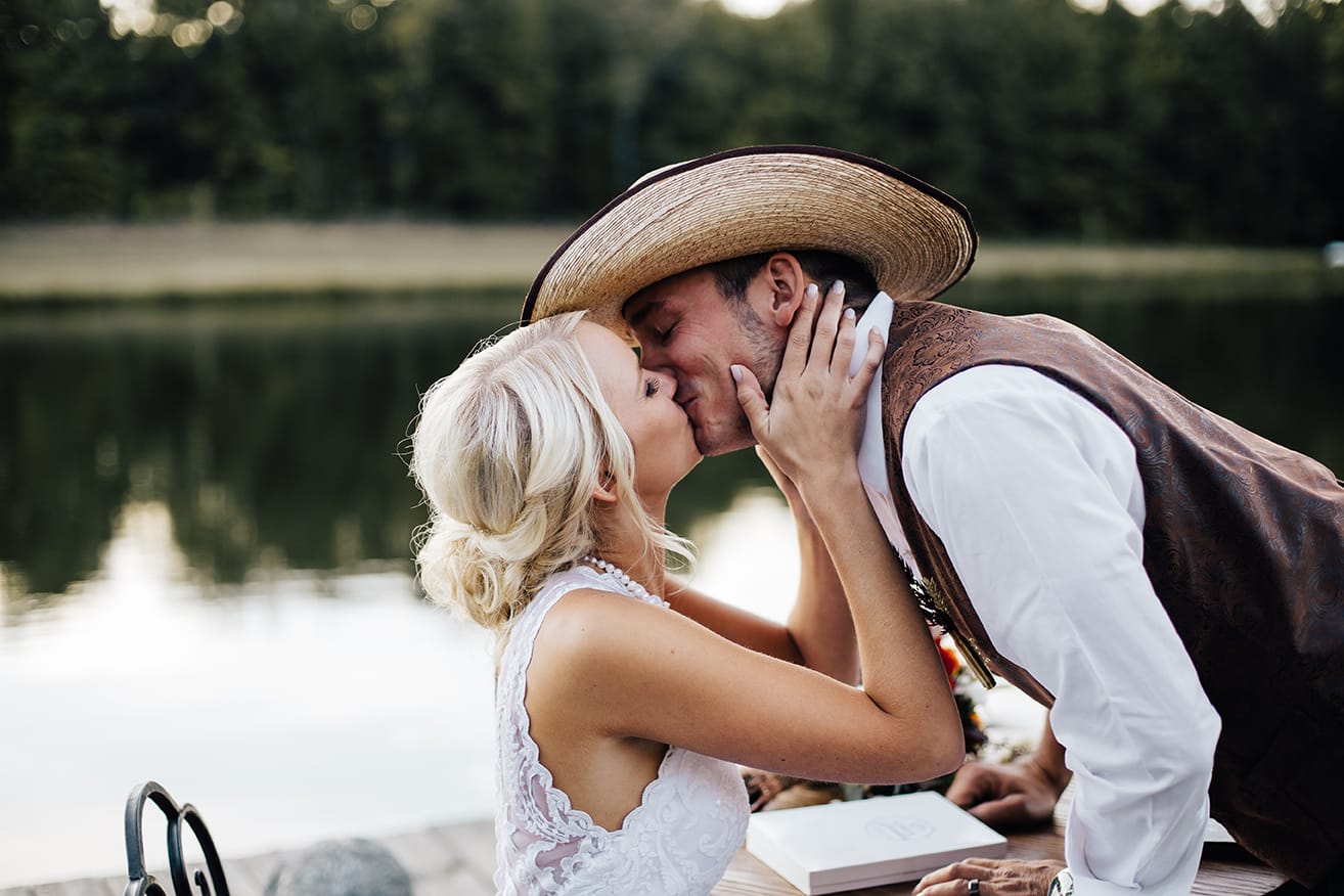 Lakeside Rustic Wedding Inspiration | Country Chic Details