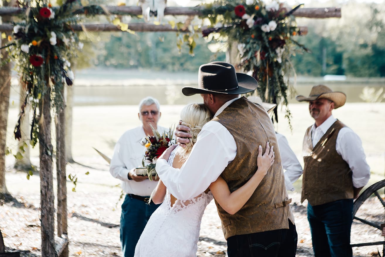 Lakeside Rustic Wedding Inspiration | Country Chic Details