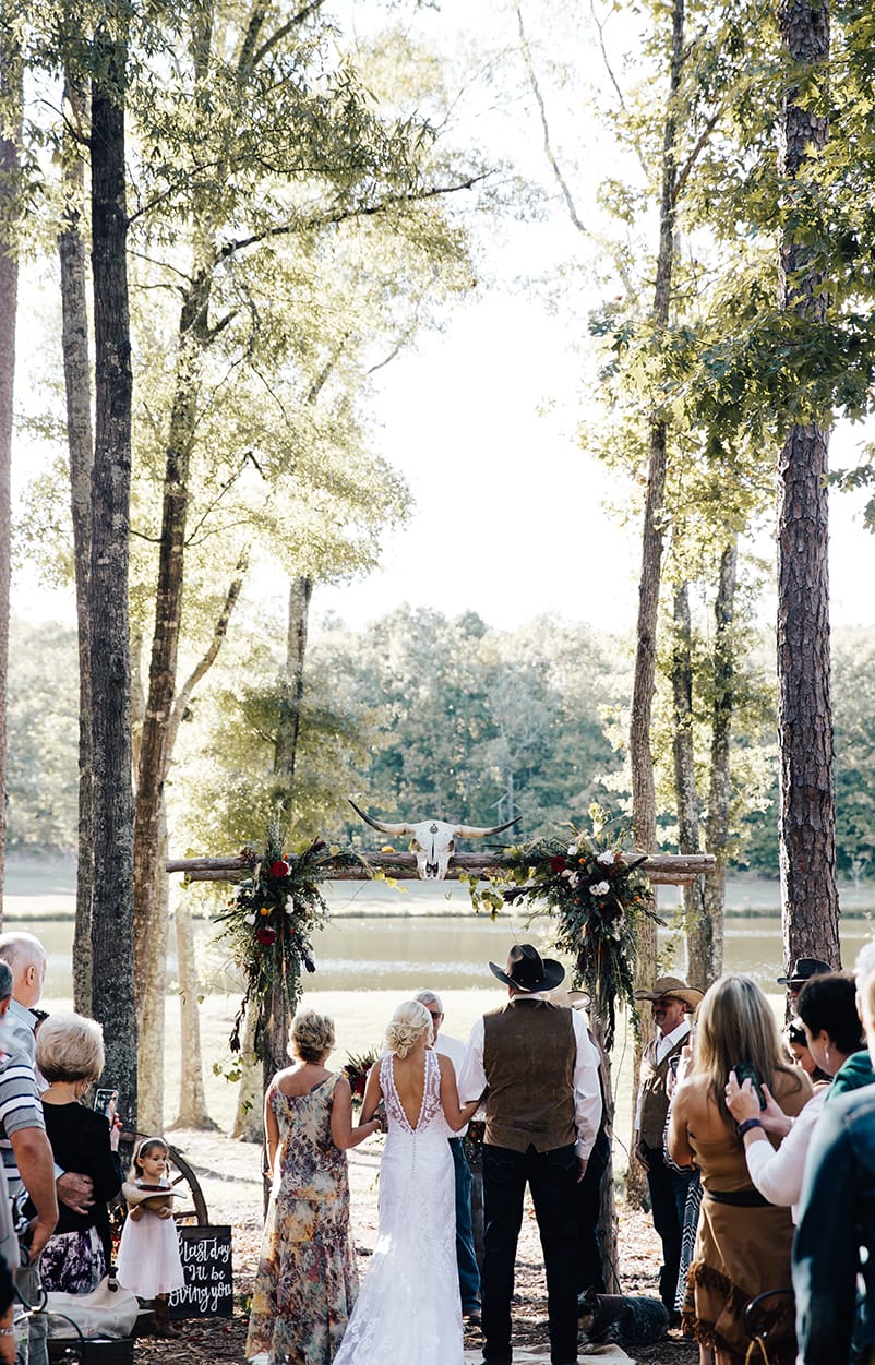 Lakeside Rustic Wedding Inspiration | Country Chic Details