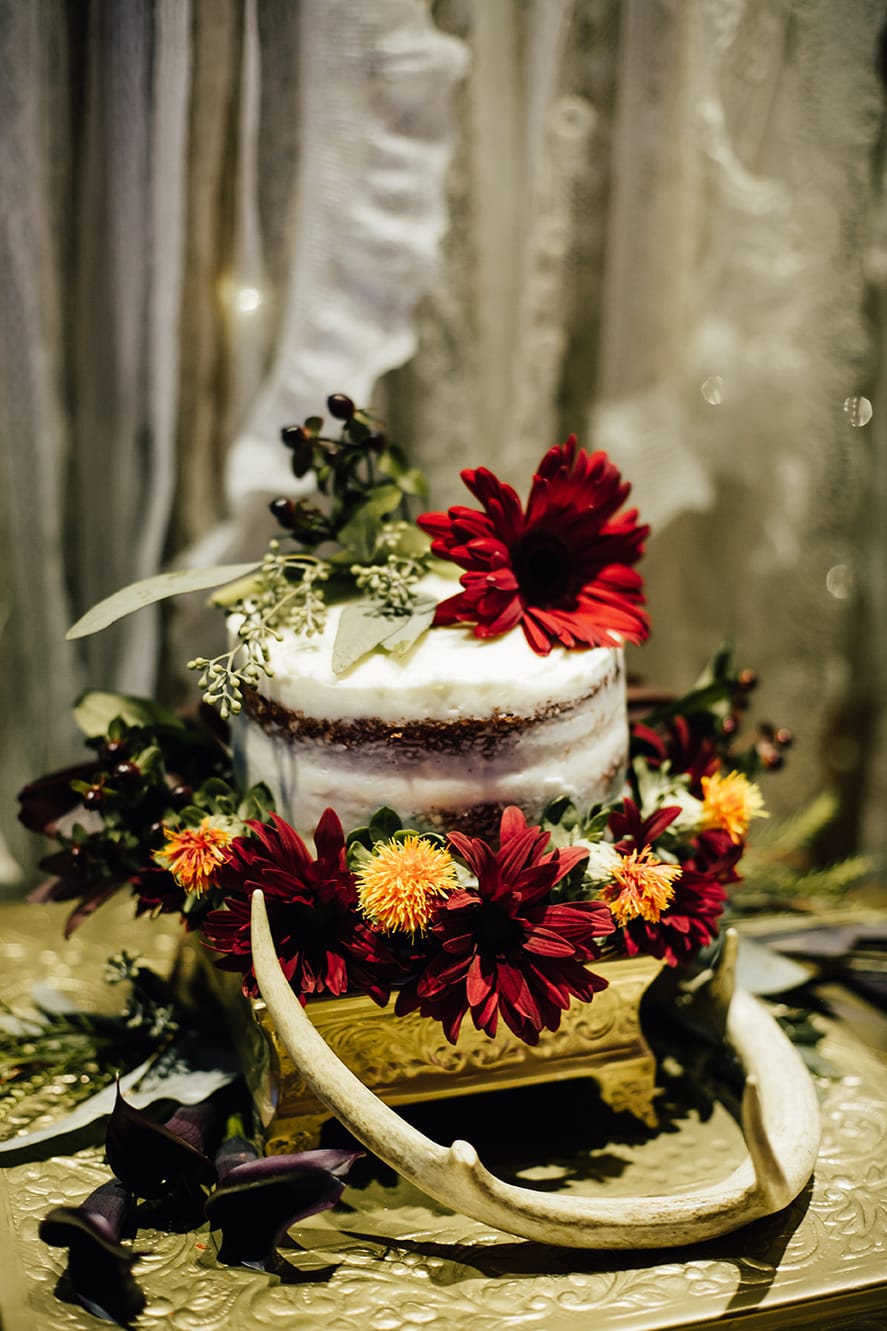 Lakeside Rustic Wedding Inspiration | Country Chic Details