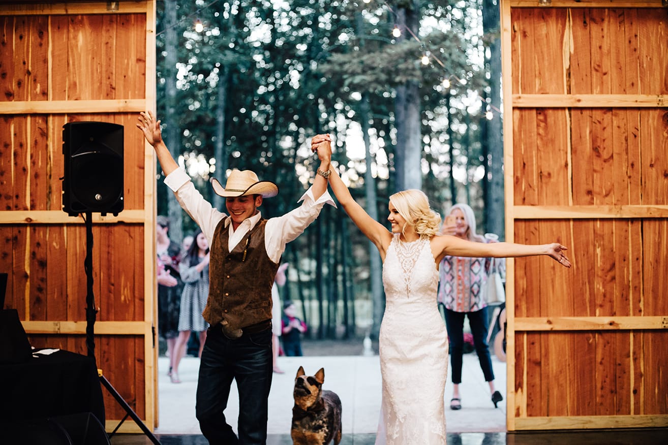 Lakeside Rustic Wedding Inspiration | Country Chic Details