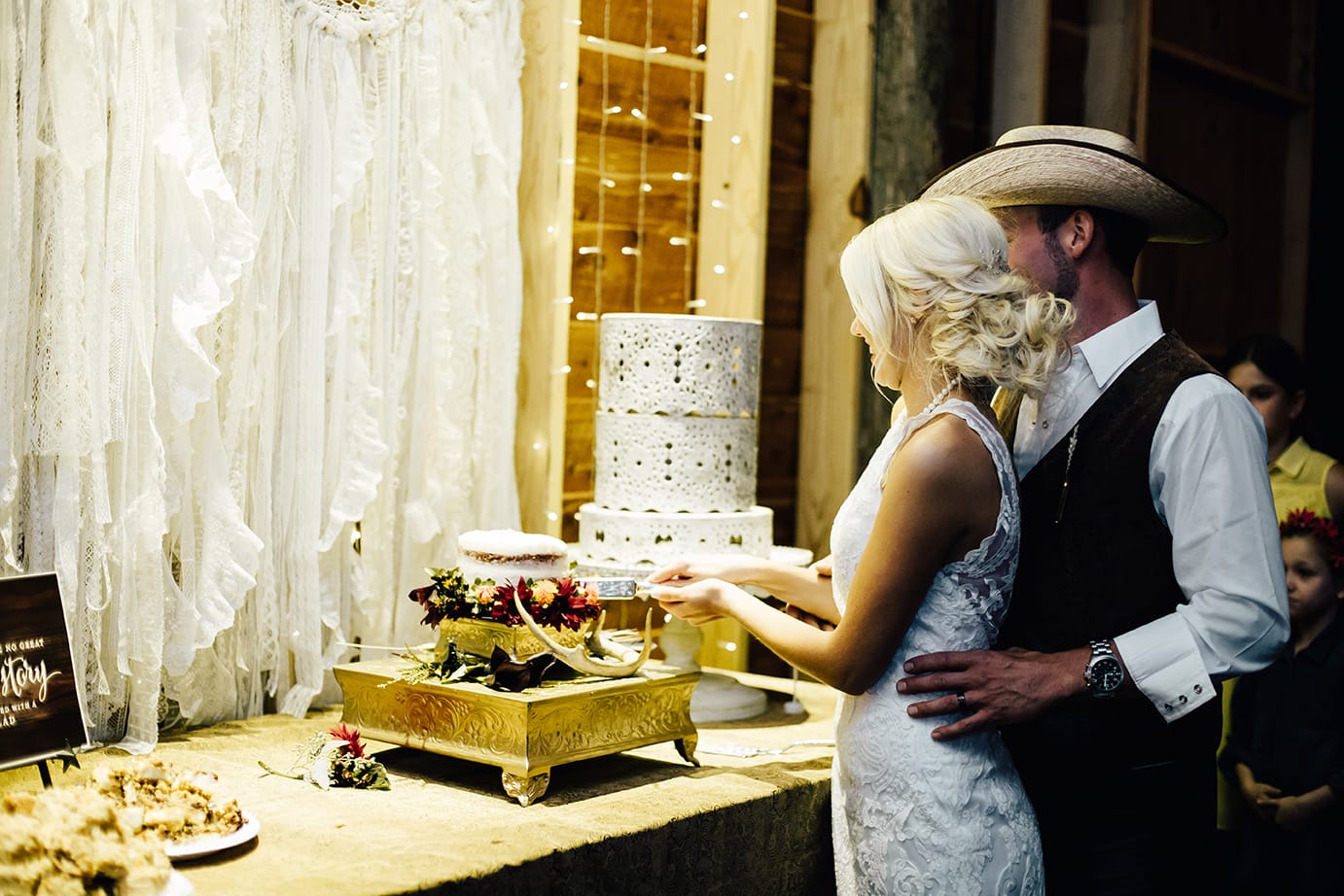 Lakeside Rustic Wedding Inspiration | Country Chic Details