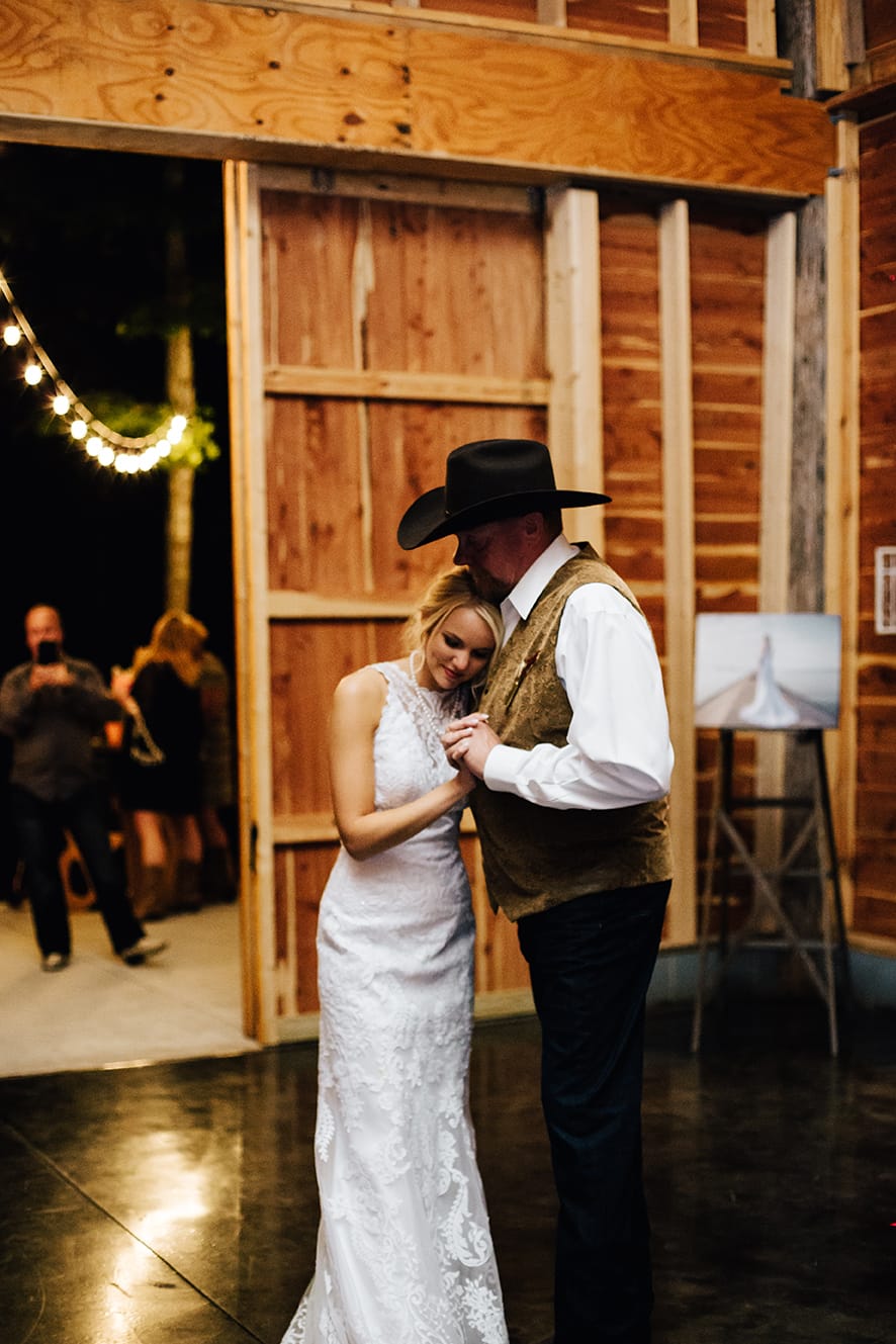 Lakeside Rustic Wedding Inspiration | Country Chic Details
