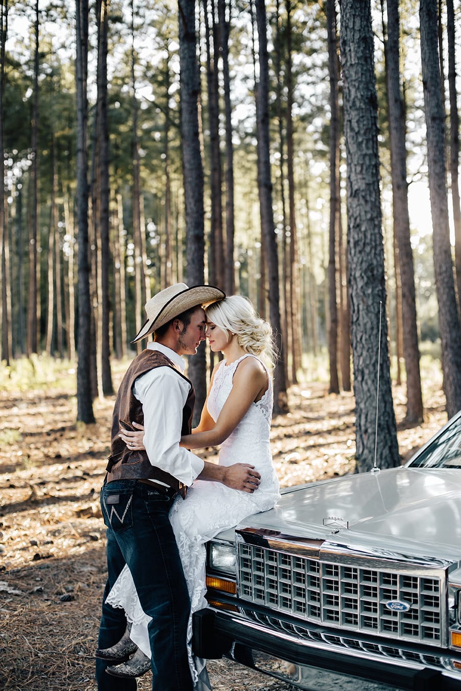 Lakeside Rustic Wedding Inspiration | Country Chic Details