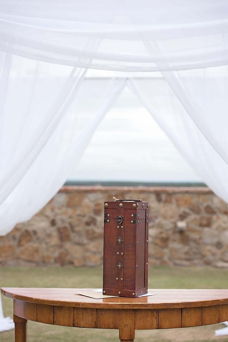 Elegant Country Club Wedding: Modern Princess Bridal Look