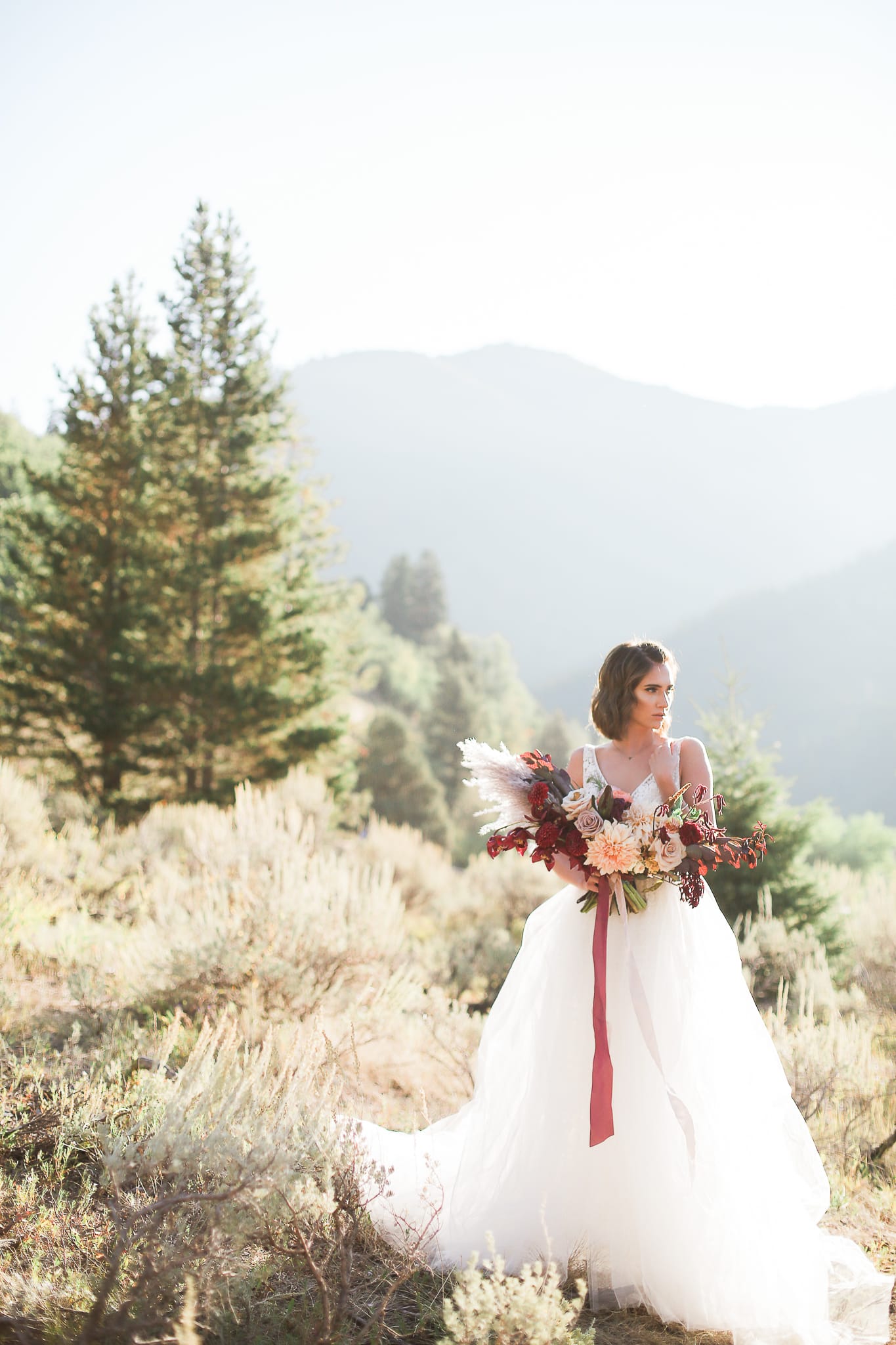 Boho Lakeside Elopement: Wedding Inspiration & Chic Details