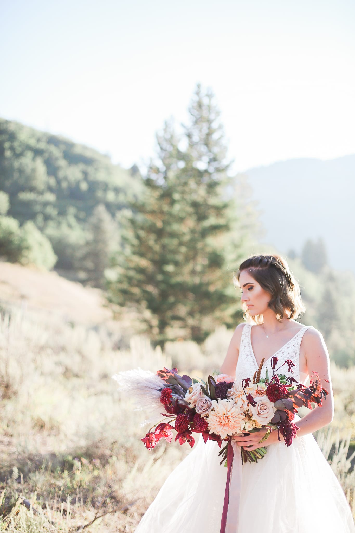 Boho Lakeside Elopement: Wedding Inspiration & Chic Details