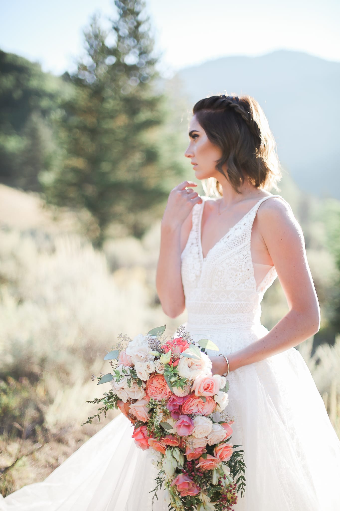 Boho Lakeside Elopement: Wedding Inspiration & Chic Details