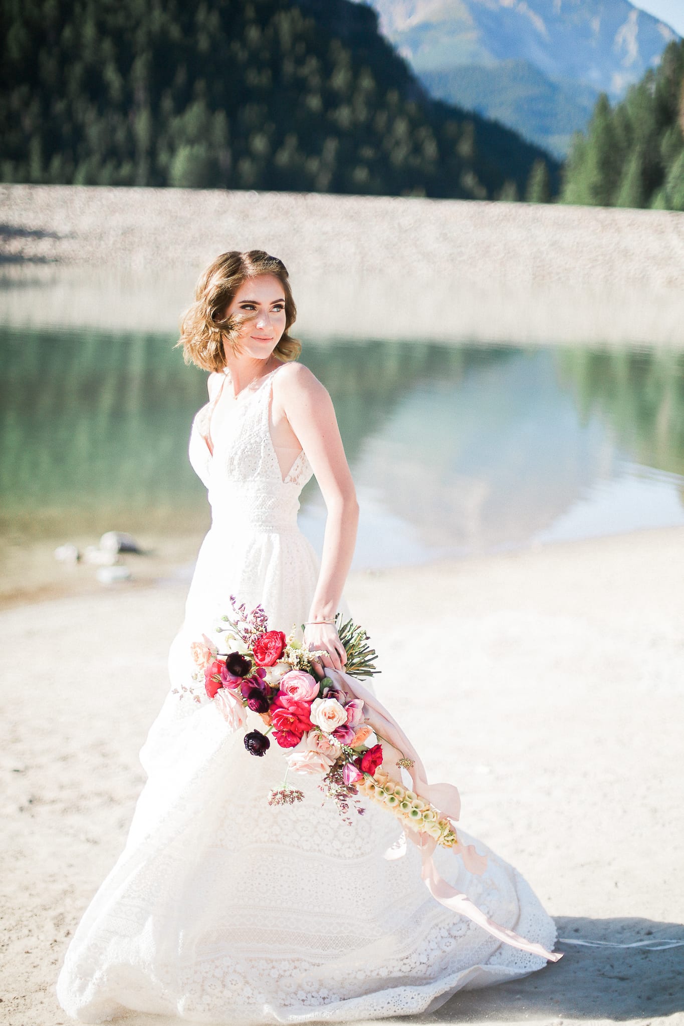 Boho Lakeside Elopement: Wedding Inspiration & Chic Details