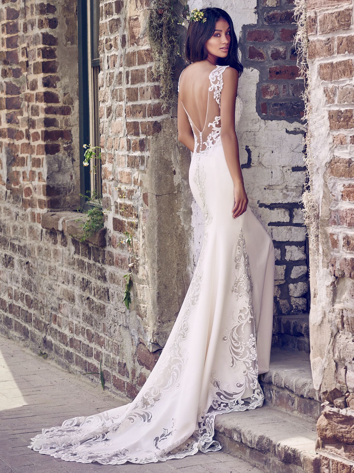 2018 Wedding Dress Trends: Romantic & Modern Bridal Styles