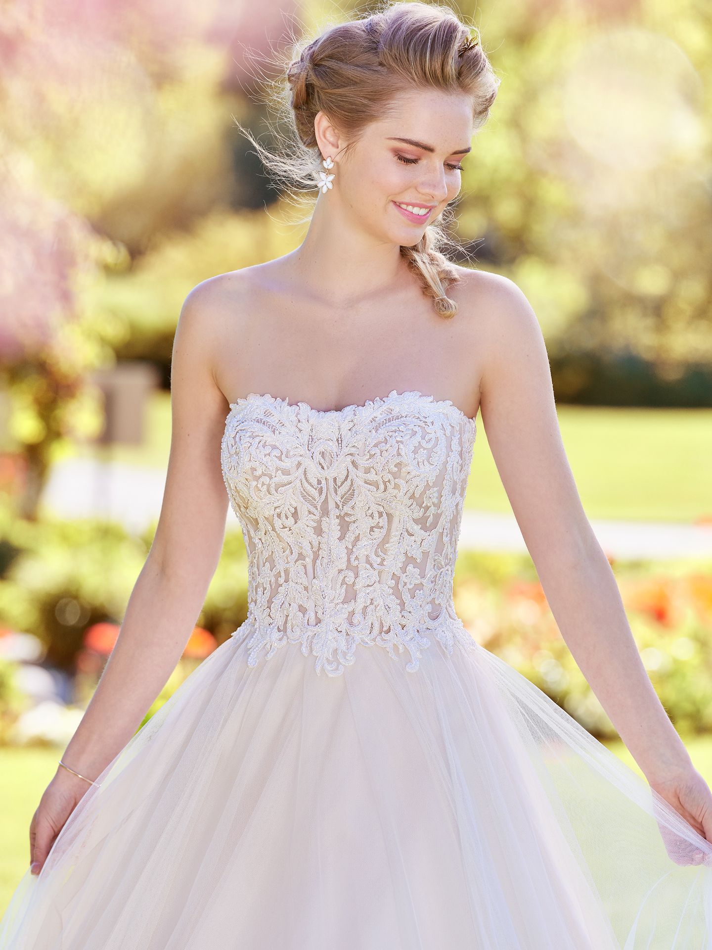 2018 Wedding Dress Trends: Romantic & Modern Bridal Styles