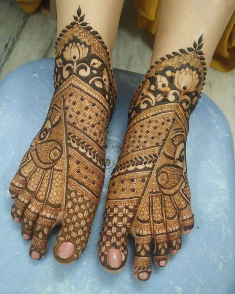 Elegant Leg Mehndi Designs: 15 Beautiful & Easy Styles