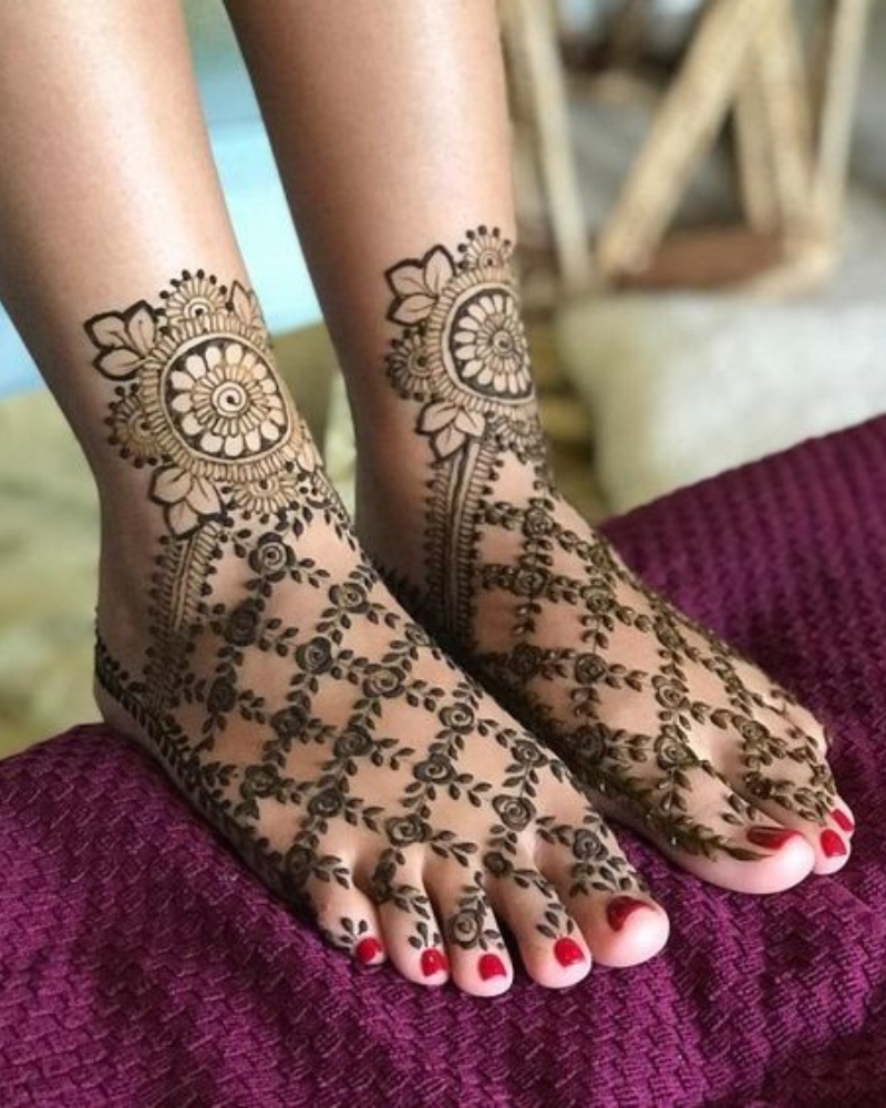 Elegant Leg Mehndi Designs: 15 Beautiful & Easy Styles