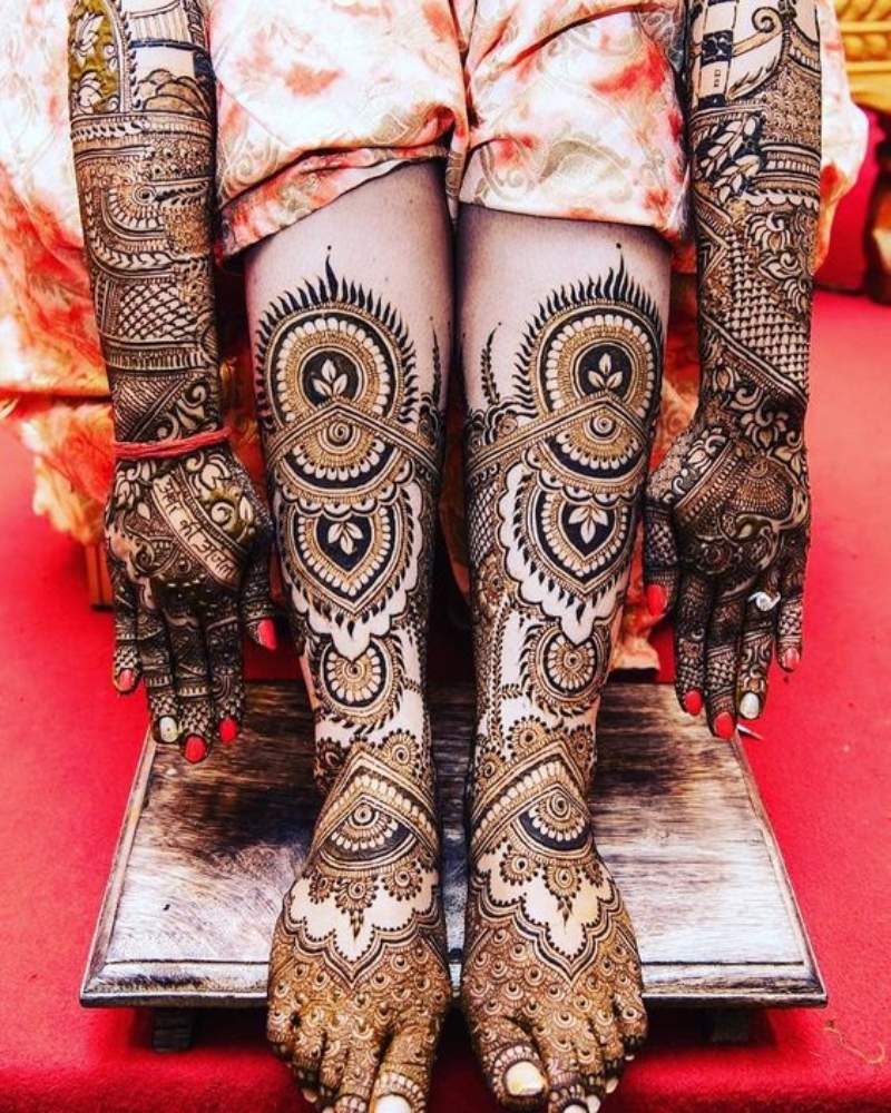 Elegant Leg Mehndi Designs: 15 Beautiful & Easy Styles
