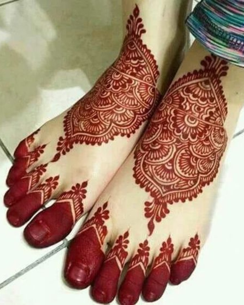Elegant Leg Mehndi Designs: 15 Beautiful & Easy Styles