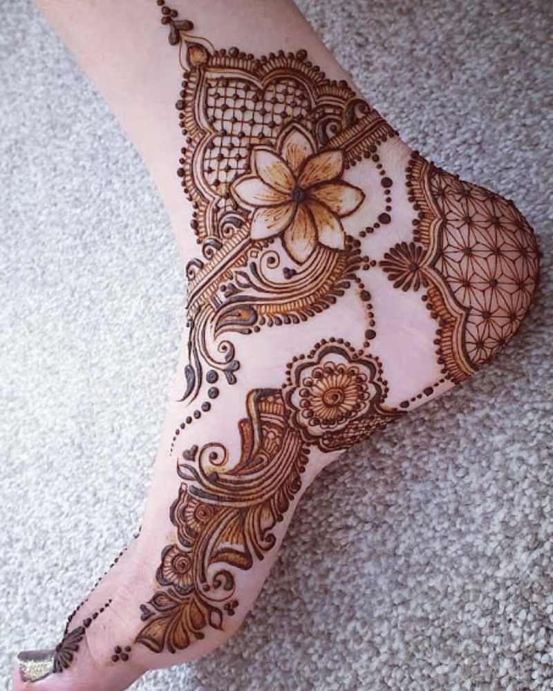 Elegant Leg Mehndi Designs: 15 Beautiful & Easy Styles