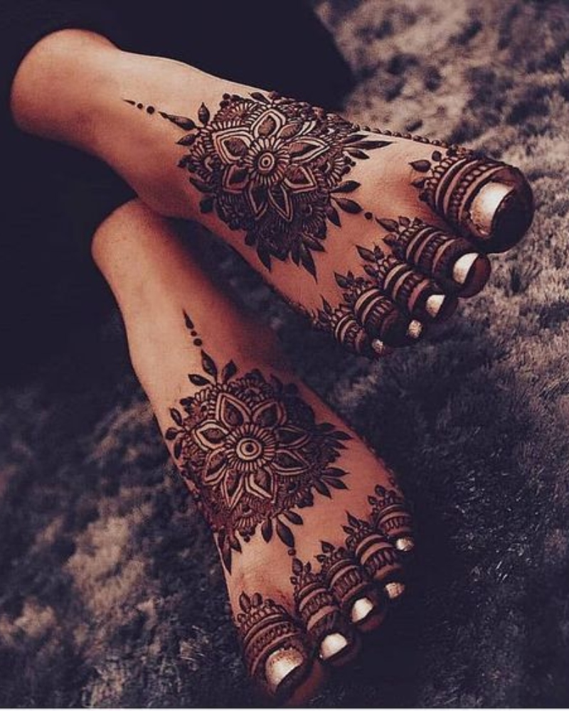 Elegant Leg Mehndi Designs: 15 Beautiful & Easy Styles