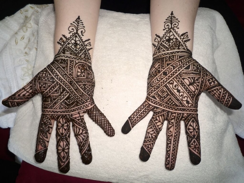 8 Popular Mehndi Designs for Weddings & Festivals | [Year]