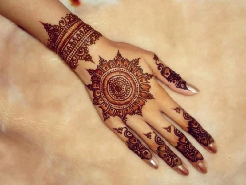 8 Popular Mehndi Designs for Weddings & Festivals | [Year]