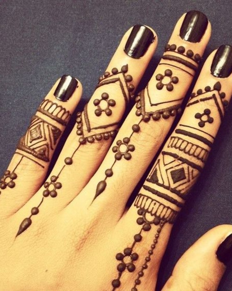 Latest Finger Mehndi Designs: 9 Unique & Trending Styles