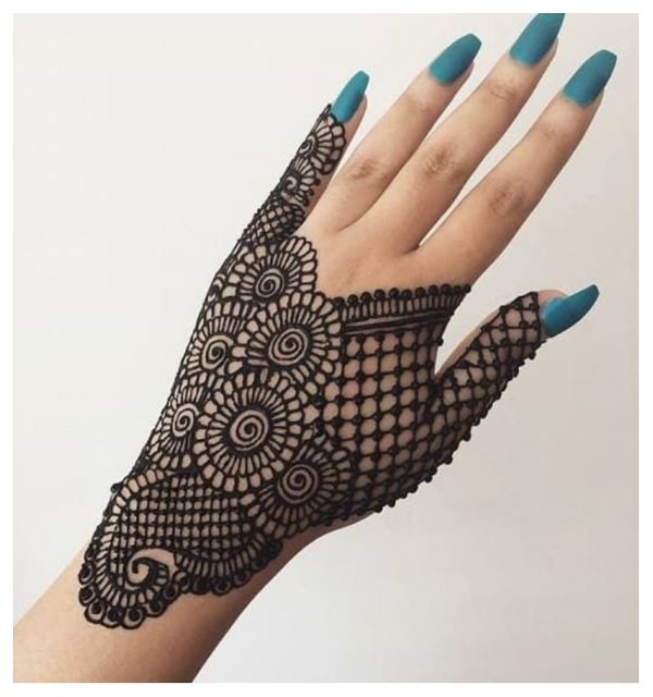 Simple & Elegant Round Mehendi Designs for Weddings