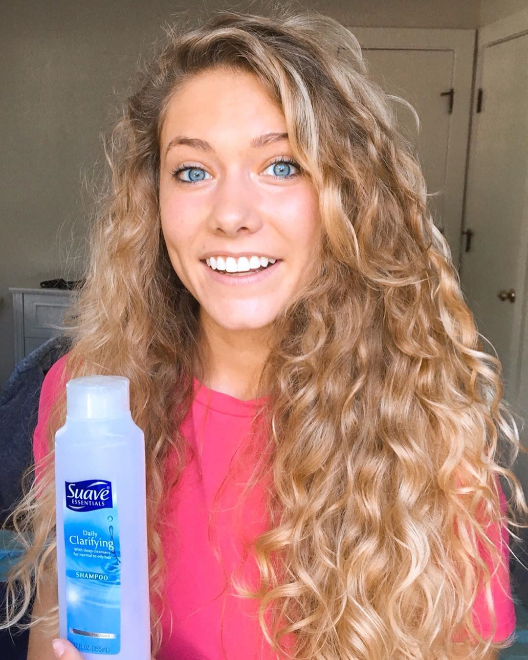 Wavy Hair Styling: A Modified Curly Girl Method Guide (12 Steps)