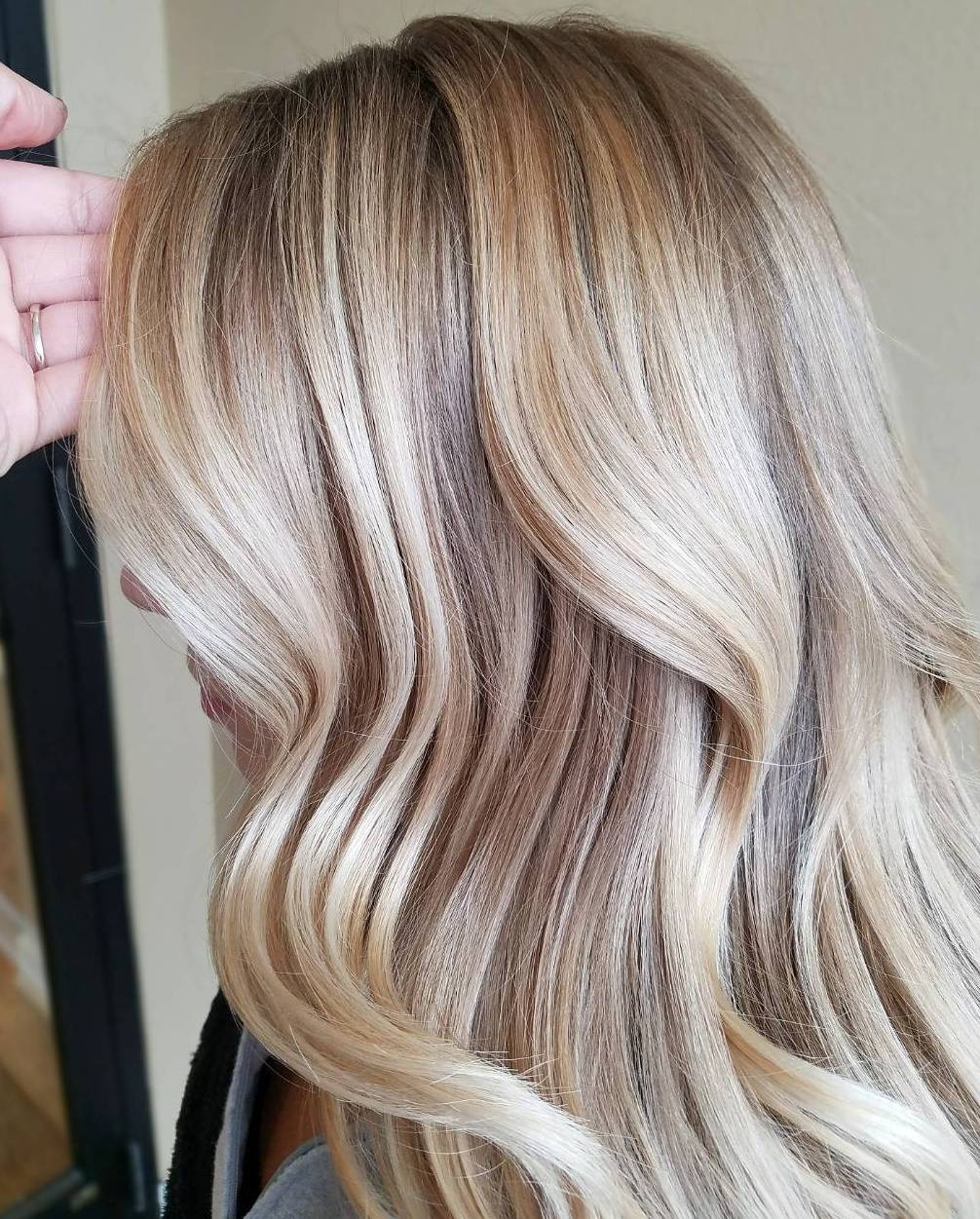 Hair Gloss vs. Glaze: Which Treatment Restores Shine & Health?
