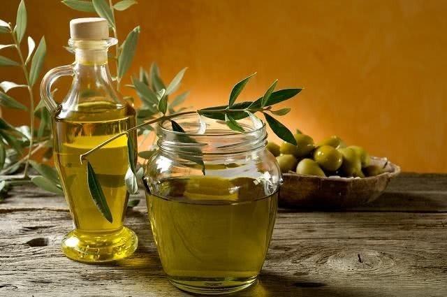 DIY Hot Oil Treatments: Restore Shine & Health to Your Hair
