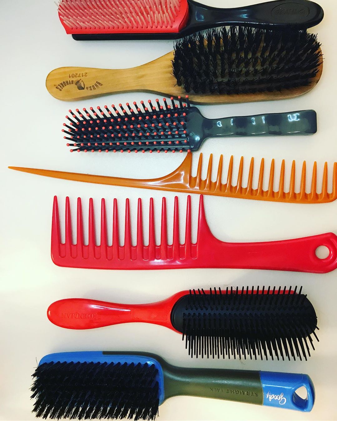 Expert Guide: How to Clean Your Hairbrush for Healthy, Shiny Hair