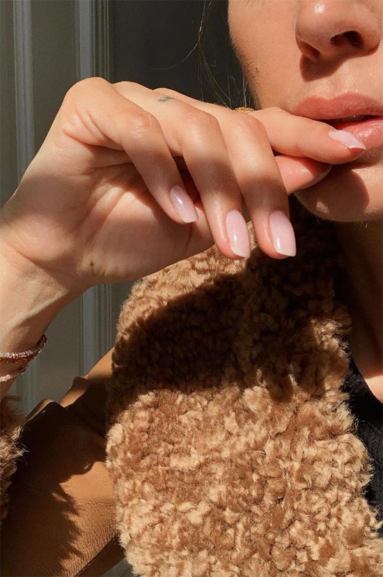Effortless Nail Polish Removal: Methods & Tips (with & without Remover)