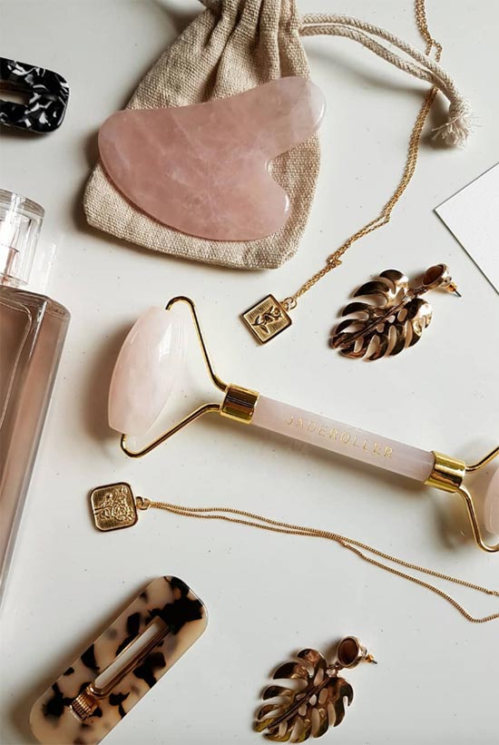Gua Sha for the Face: Benefits, Techniques & How-To