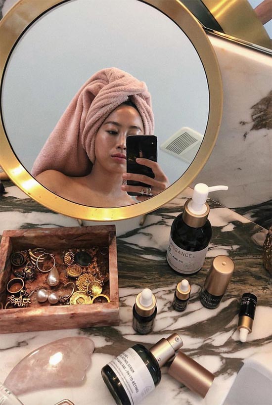 Gua Sha for the Face: Benefits, Techniques & How-To
