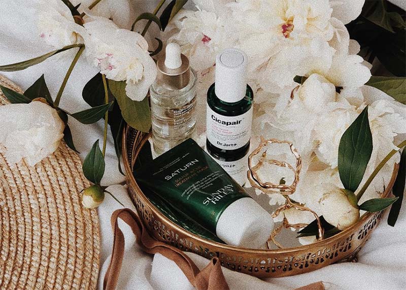 Sulfur in Skincare: Benefits, Uses & How It Works