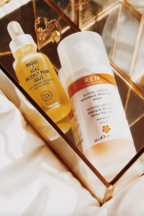 Unlock Radiant Skin: The Benefits & Best Uses of Facial Oils