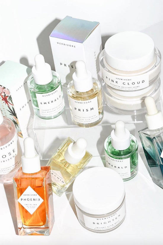Unlock Radiant Skin: The Benefits & Best Uses of Facial Oils